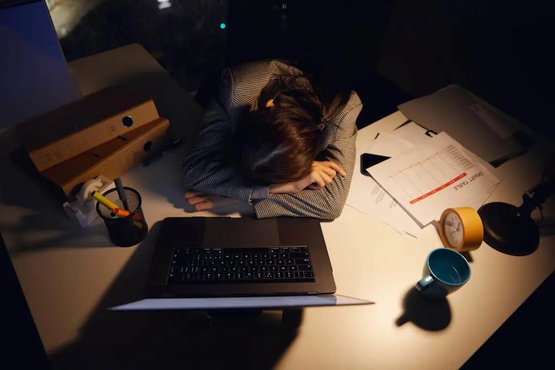 外阴白斑患者长时间熬夜的危害有哪些? 外阴白斑患者长时间熬夜的危害有哪些?
