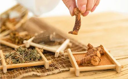 外阴白斑不能吃什么食物?